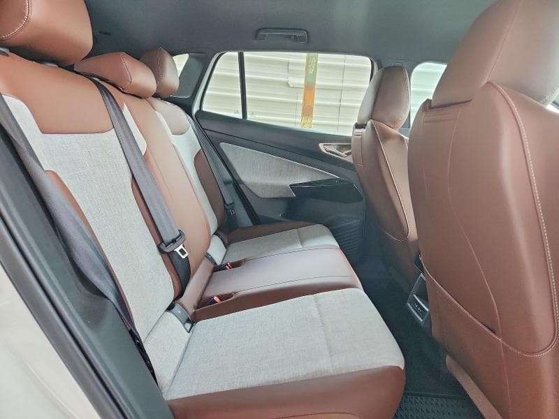 2025 VOLKSWAGEN ID.4 PRO 11