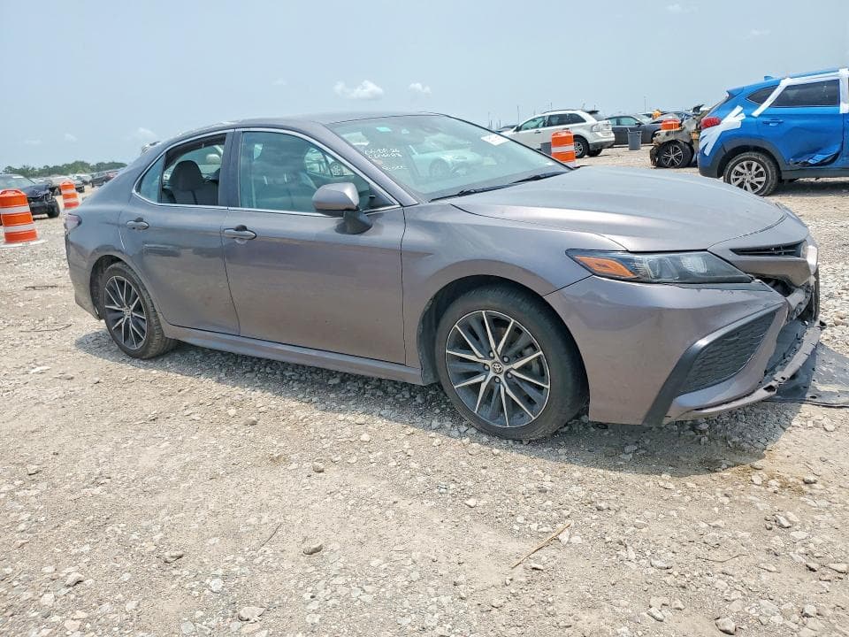 2021 TOYOTA CAMRY SE 4