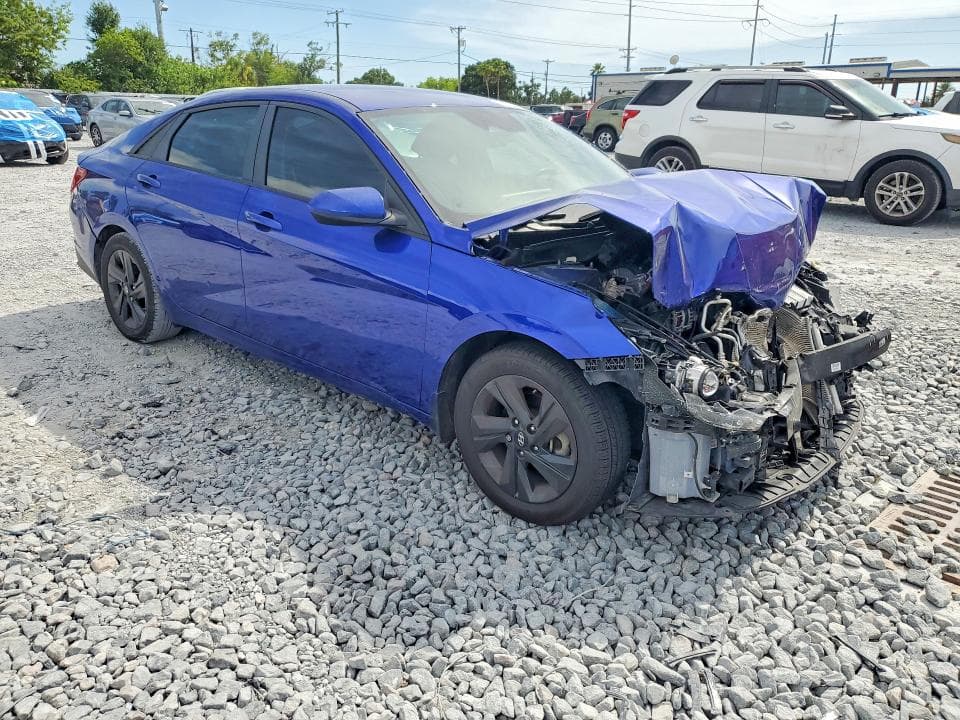 2022 HYUNDAI ELANTRA SEL 4