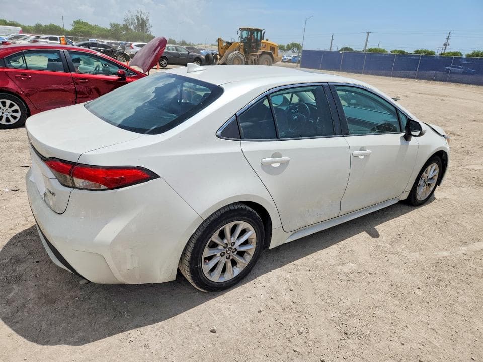 2020 TOYOTA COROLLA XLE 3