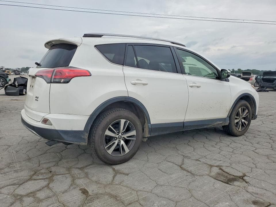 2017 TOYOTA RAV4 XLE 3