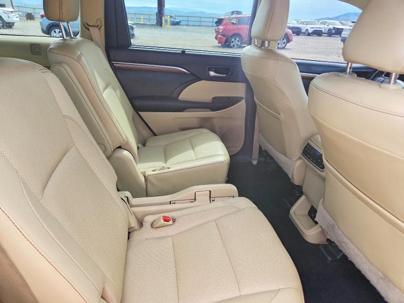 2017 TOYOTA HIGHLANDER LIMITED PLATINUM LIMITED PLATINUM 11
