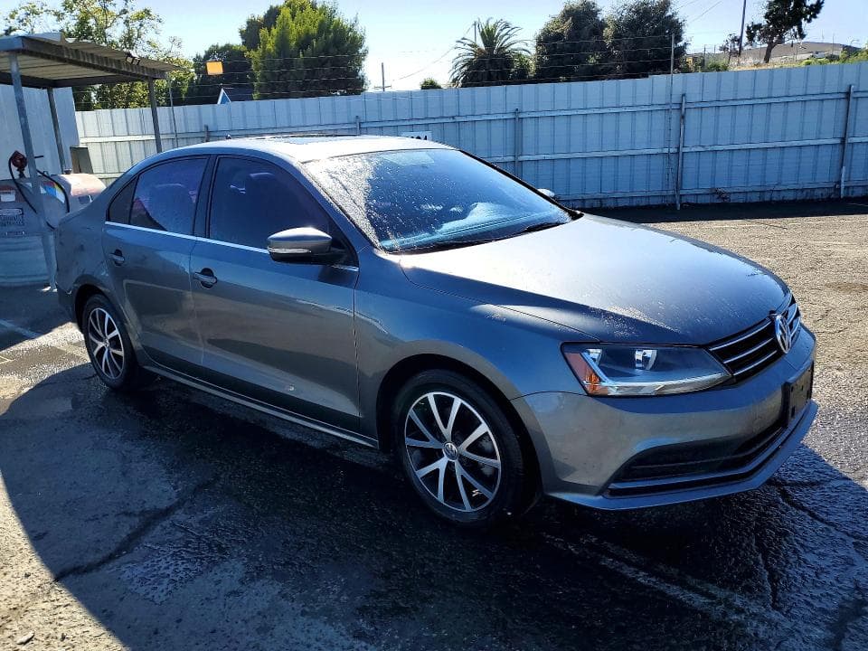 2017 VOLKSWAGEN JETTA SE 4