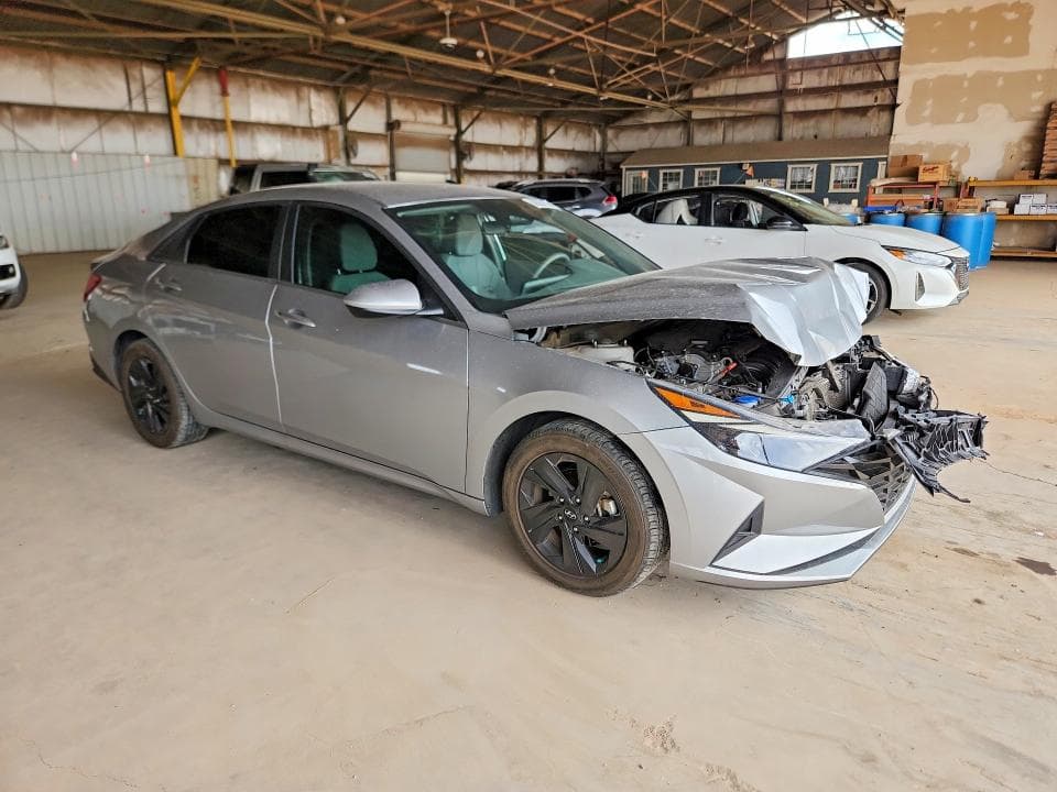 2022 HYUNDAI ELANTRA SEL 4