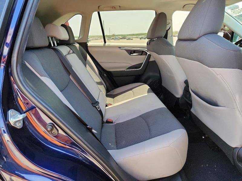 2019 TOYOTA RAV4 XLE 11