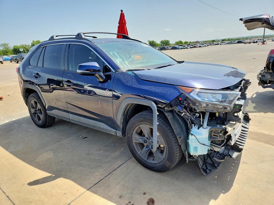 2019 TOYOTA RAV4 XLE 4