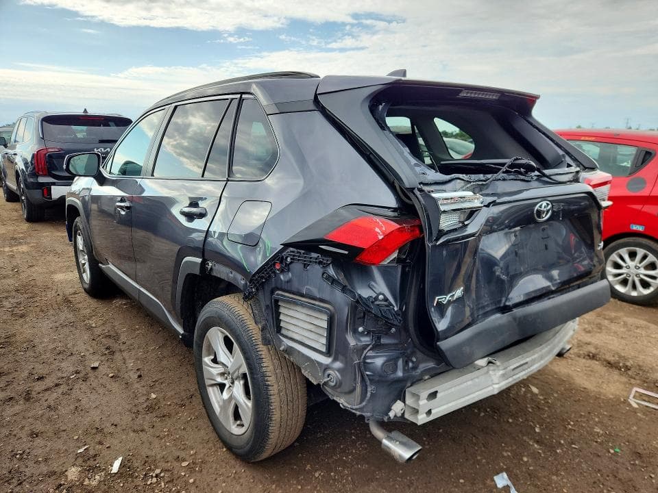 2020 TOYOTA RAV4 XLE 2