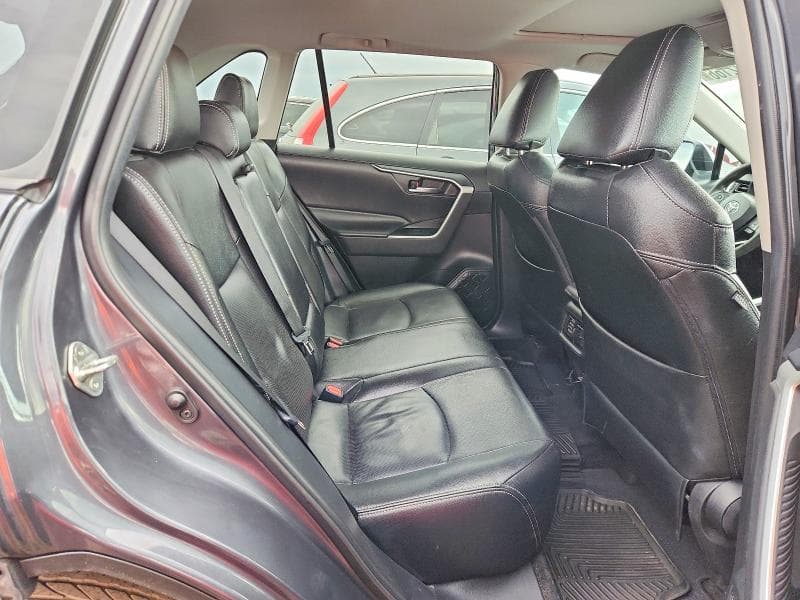 2020 TOYOTA RAV4 XLE 10