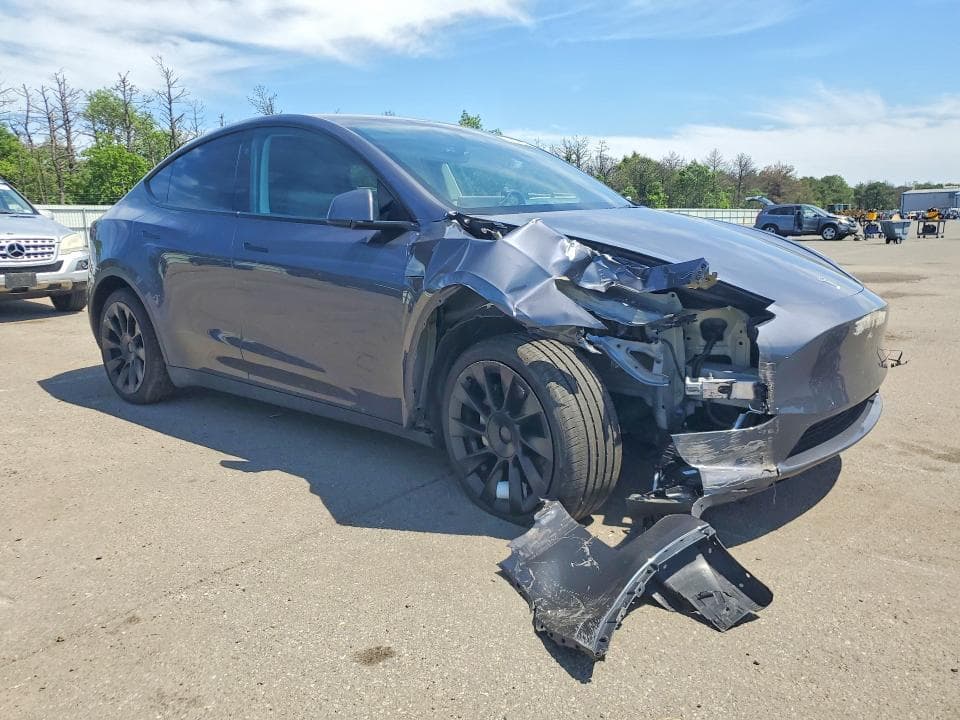 2023 TESLA MODEL Y 4