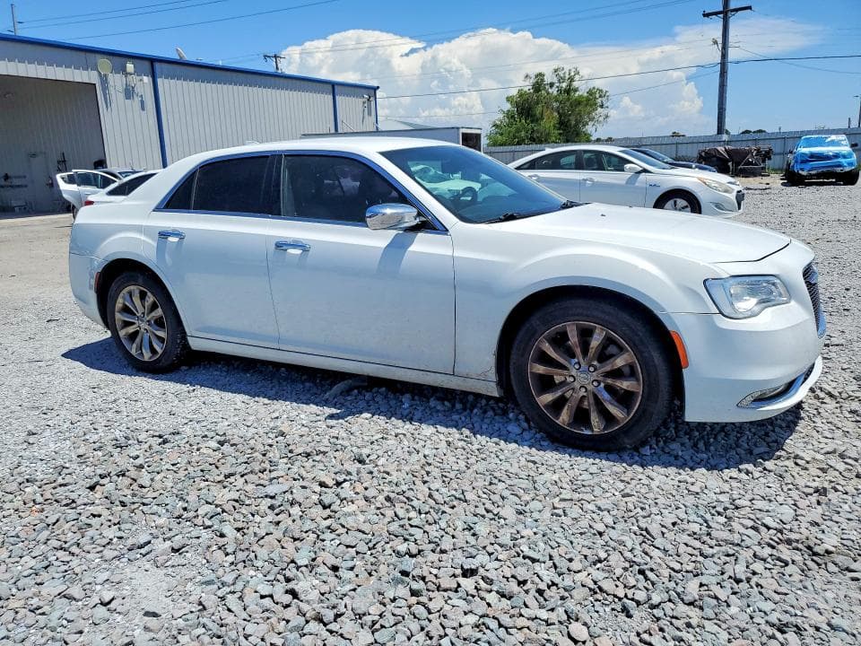 2018 CHRYSLER 300 LIMITED 4