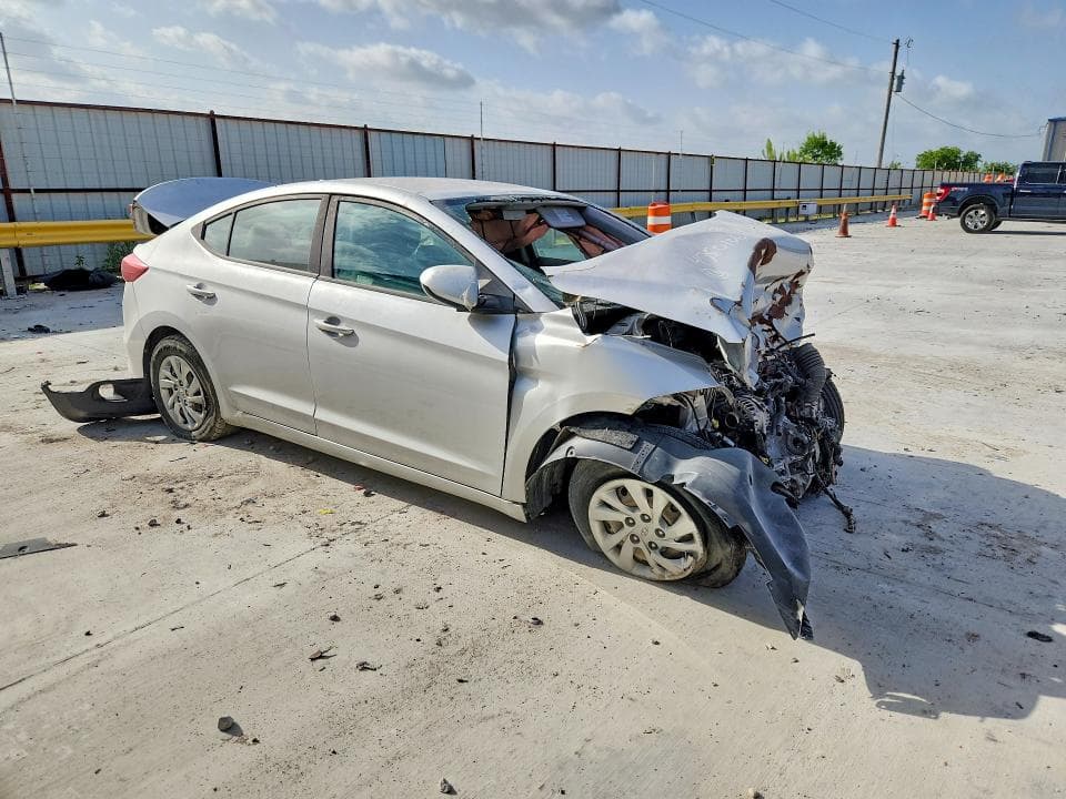 2017 HYUNDAI ELANTRA SE SE 4