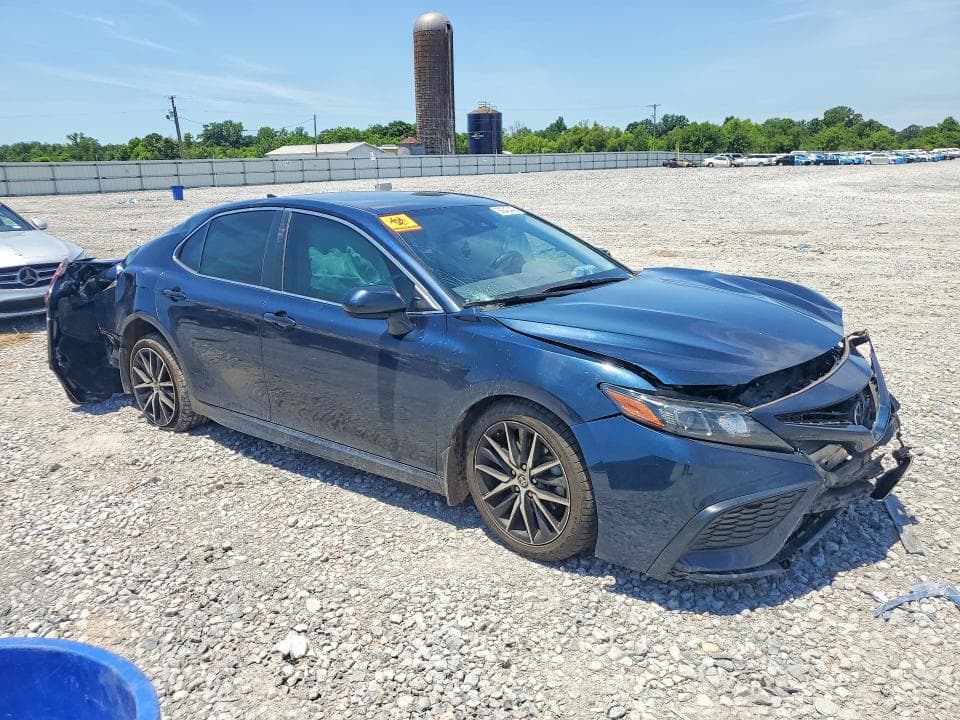 2021 TOYOTA CAMRY SE 4