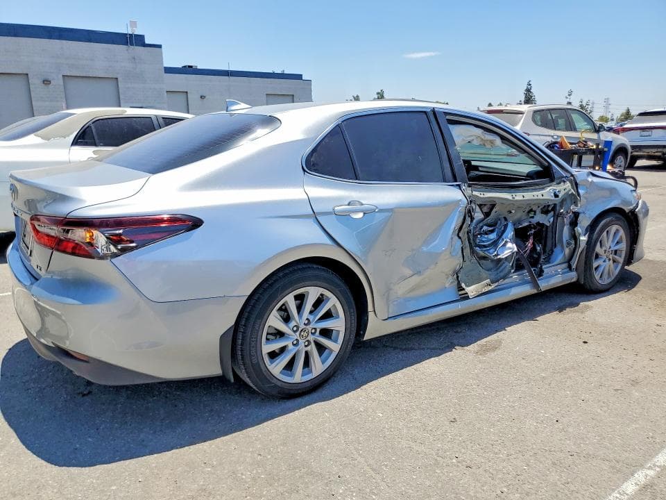 2022 TOYOTA CAMRY LE 3