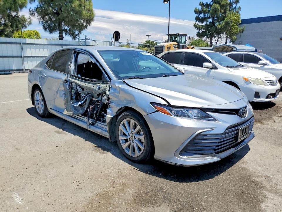 2022 TOYOTA CAMRY LE 4