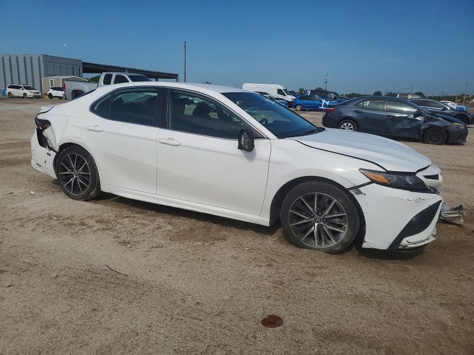 2023 TOYOTA CAMRY SE 4