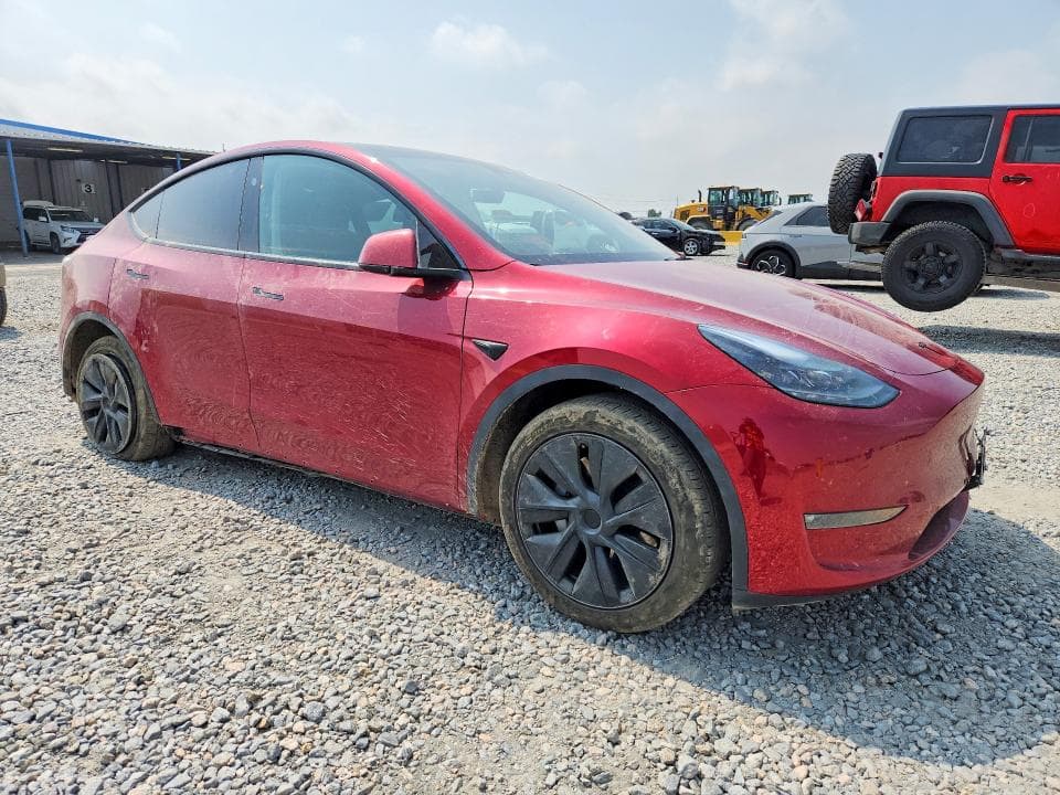 2025 TESLA MODEL Y 4