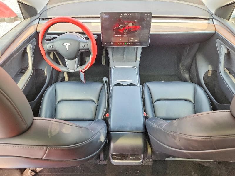2025 TESLA MODEL Y 8