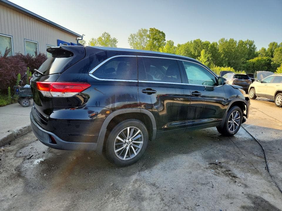 2017 TOYOTA HIGHLANDER XLE 3