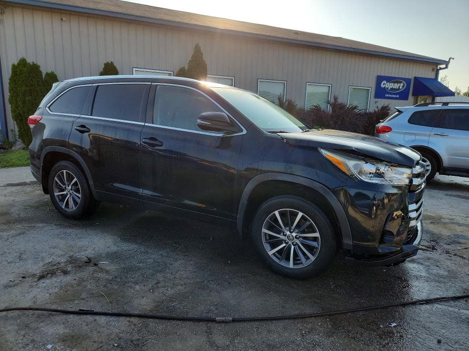 2017 TOYOTA HIGHLANDER XLE 4