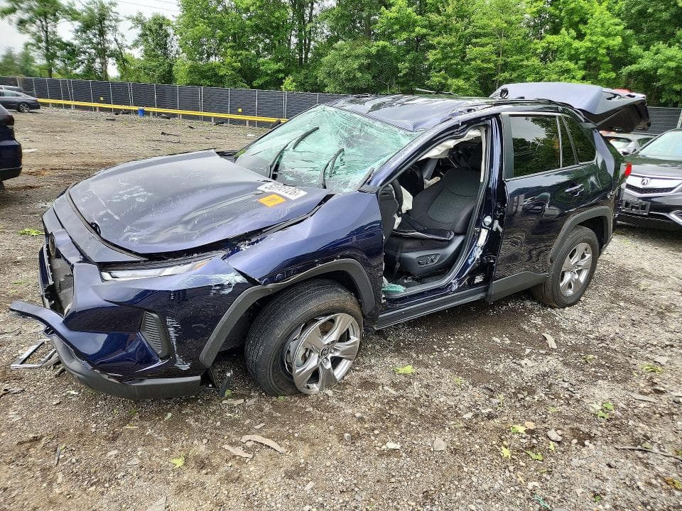 2024 TOYOTA RAV4 XLE 1