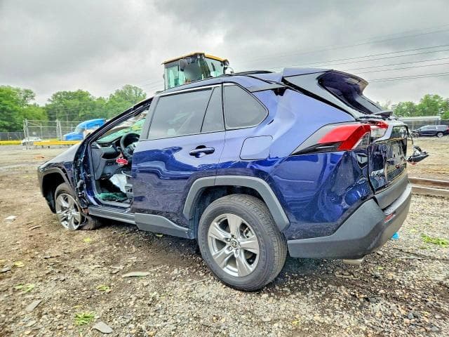2024 TOYOTA RAV4 XLE 2
