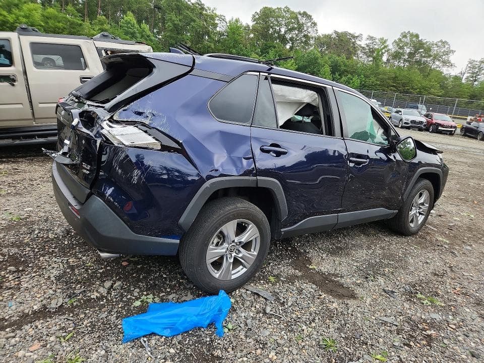 2024 TOYOTA RAV4 XLE 3