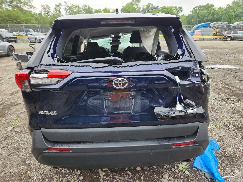 2024 TOYOTA RAV4 XLE 6