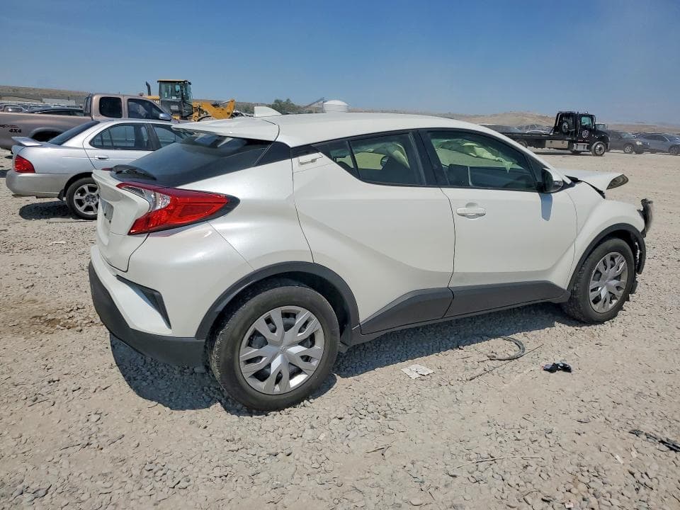 2021 TOYOTA C-HR LE 3