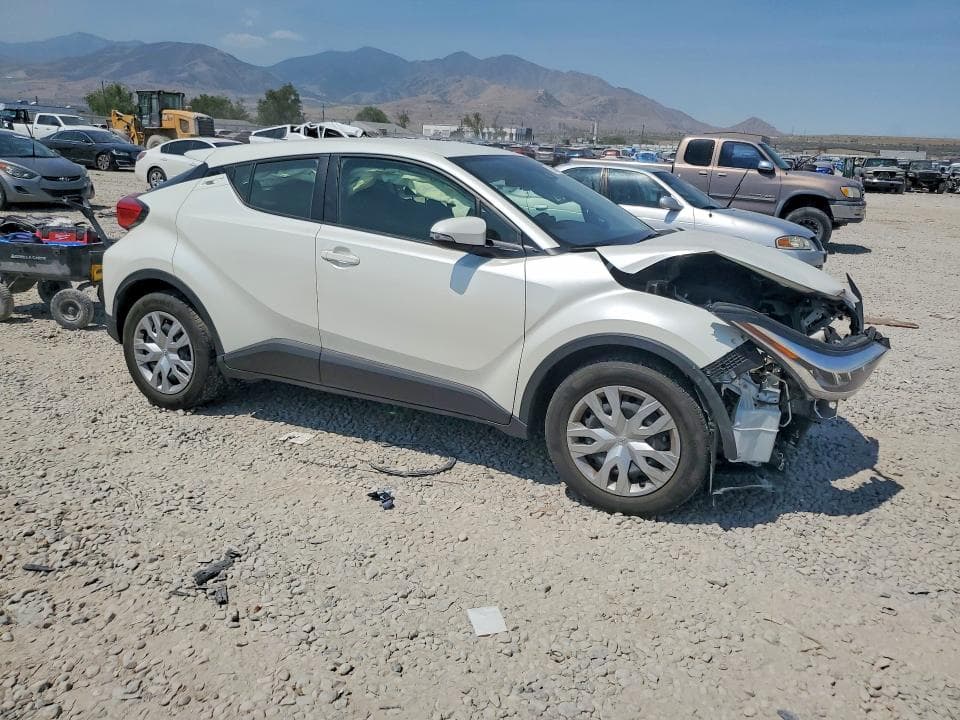 2021 TOYOTA C-HR LE 4