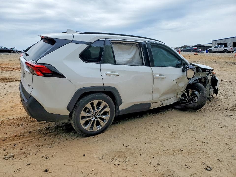 2020 TOYOTA RAV4 XLE PREMIUM 3