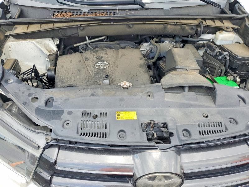 2019 TOYOTA HIGHLANDER SE 11