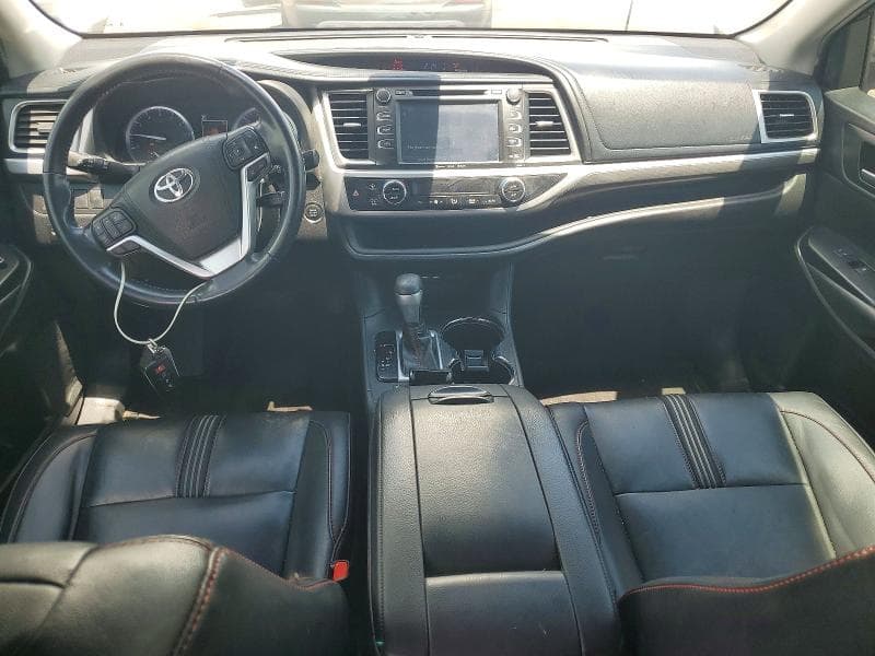 2019 TOYOTA HIGHLANDER SE 8