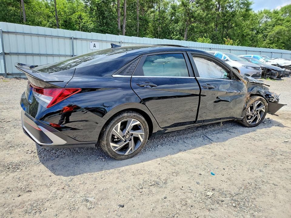 2024 HYUNDAI ELANTRA LIMITED 3