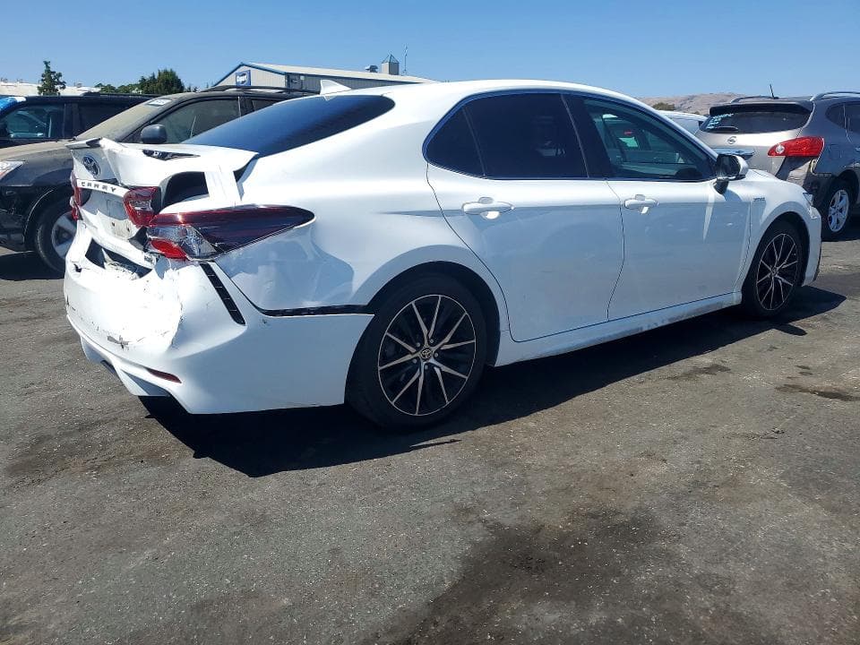 2021 TOYOTA CAMRY SE 3