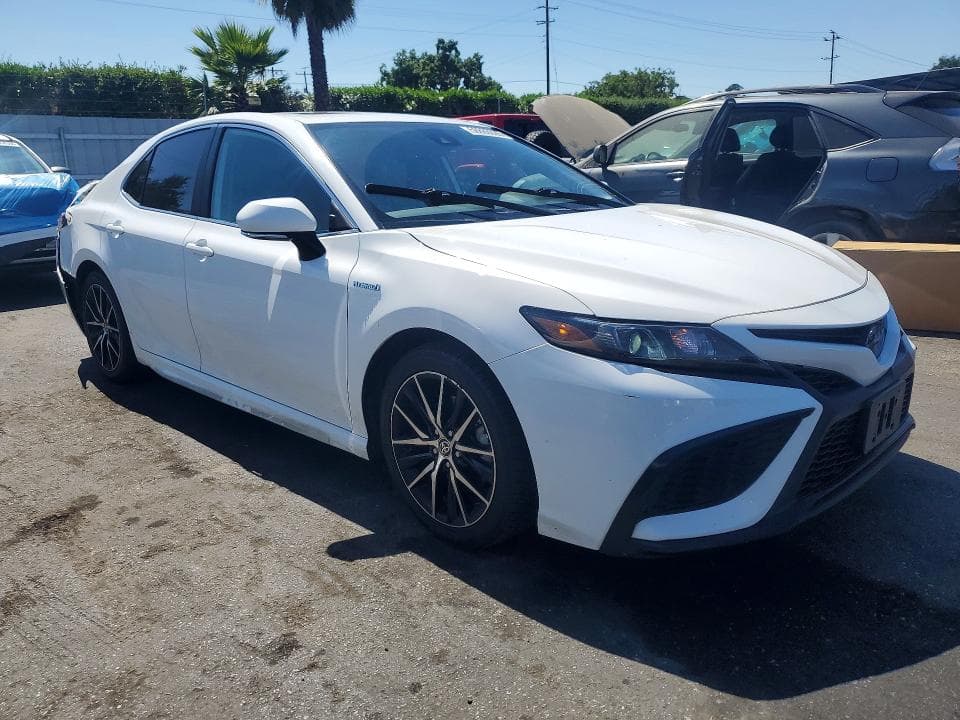2021 TOYOTA CAMRY SE 4