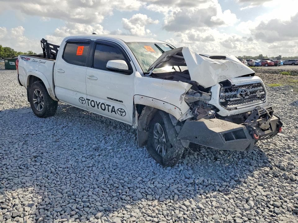 2017 TOYOTA TACOMA TRD SPORT 4