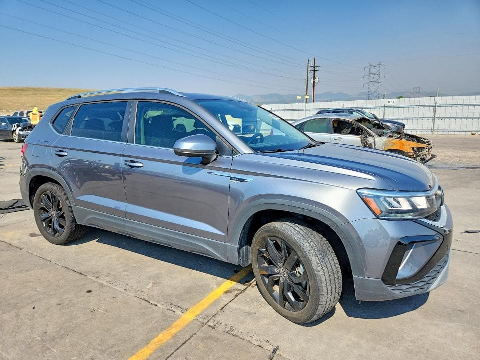 2022 VOLKSWAGEN TAOS SE IQ DRIVE 4
