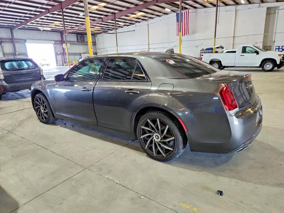 2020 CHRYSLER 300 TOURING 2