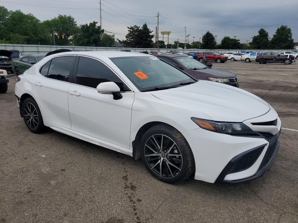 2022 TOYOTA CAMRY SE 4