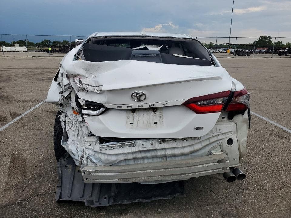 2022 TOYOTA CAMRY SE 6