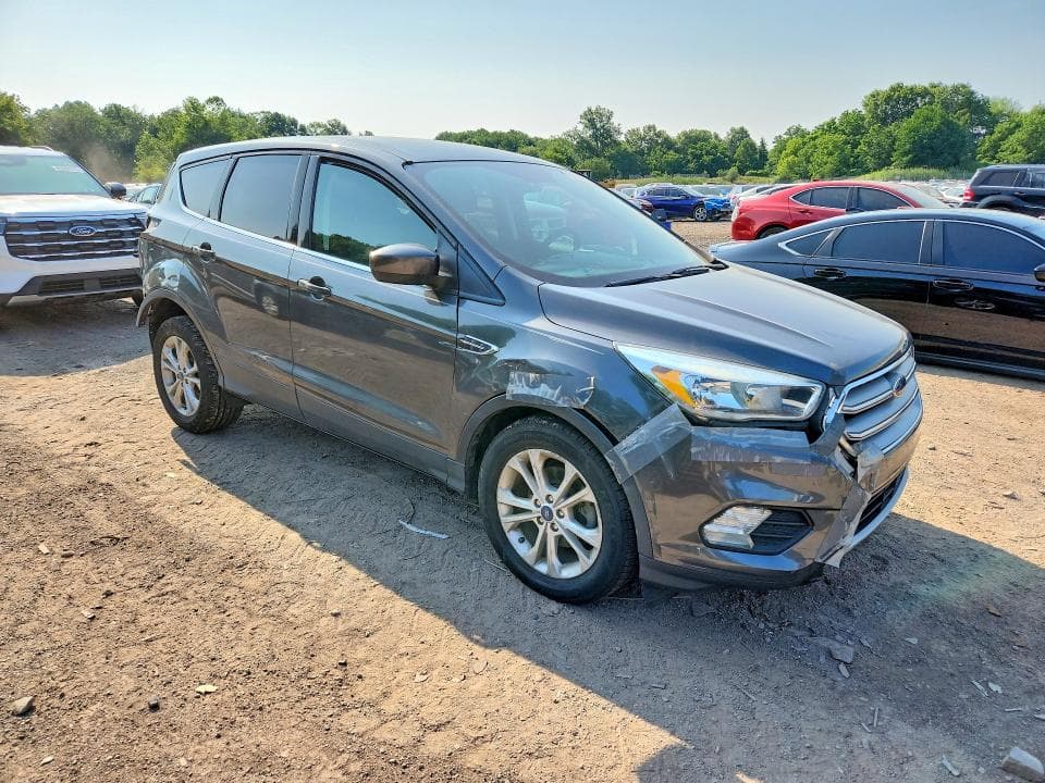 2017 FORD ESCAPE SE 4