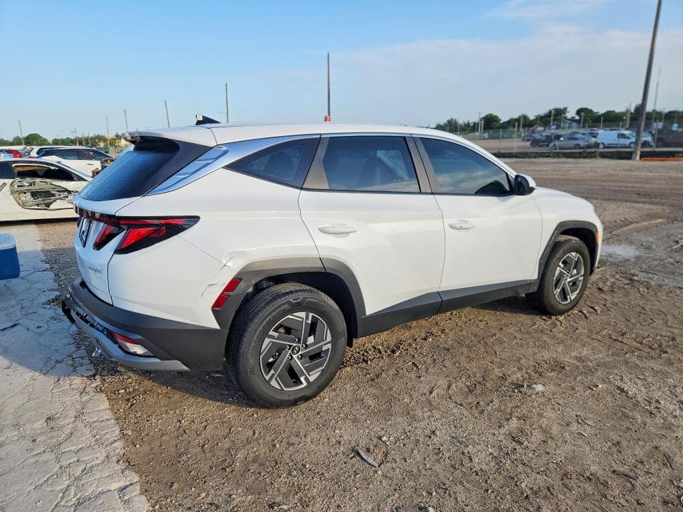 2026 HYUNDAI TUCSON BLUE SE 3