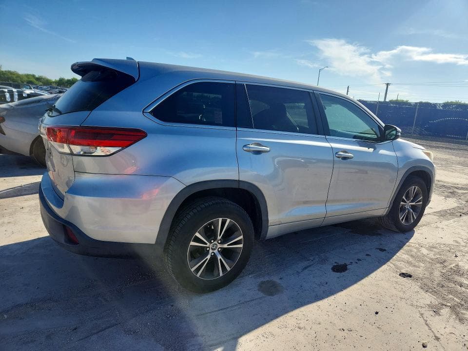 2017 TOYOTA HIGHLANDER LE PLUS 3