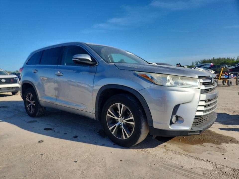 2017 TOYOTA HIGHLANDER LE PLUS 4