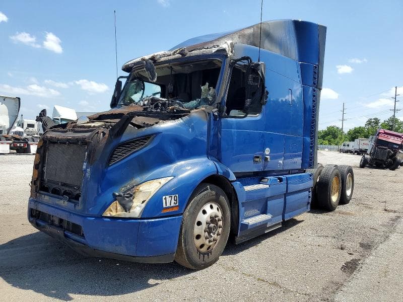 2020 VOLVO VNR SEMI TRUCK 2