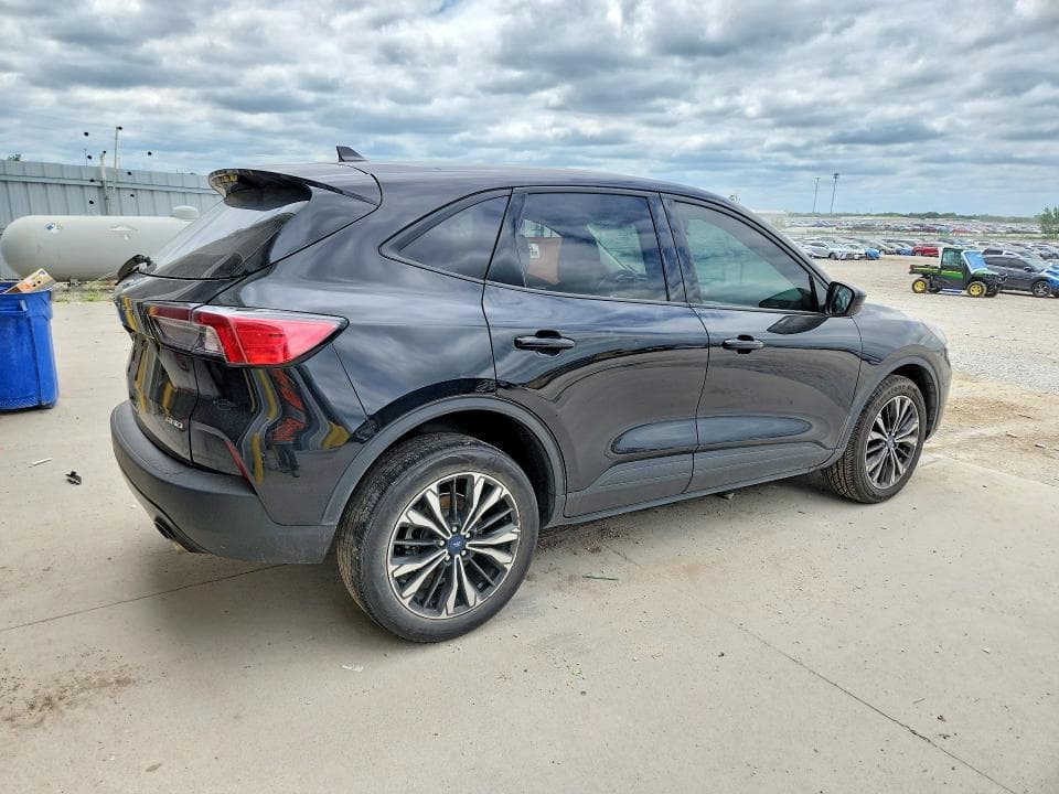 2022 FORD ESCAPE SE 3
