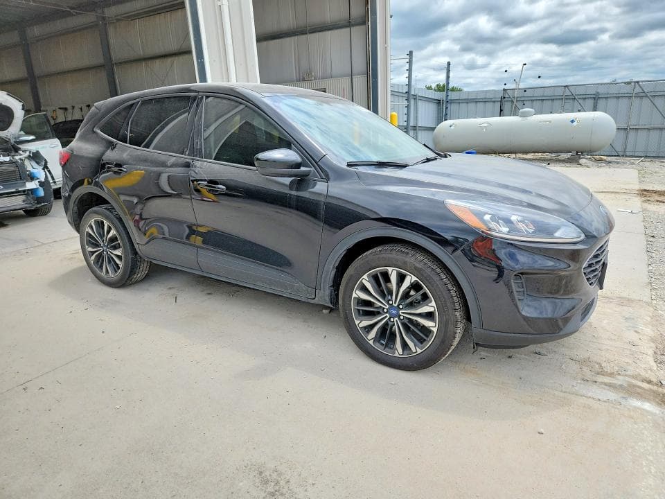 2022 FORD ESCAPE SE 4