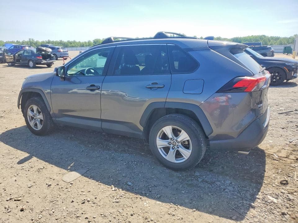 2021 TOYOTA RAV4 XLE 2
