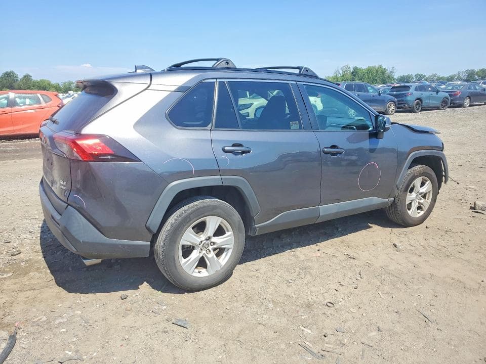 2021 TOYOTA RAV4 XLE 3