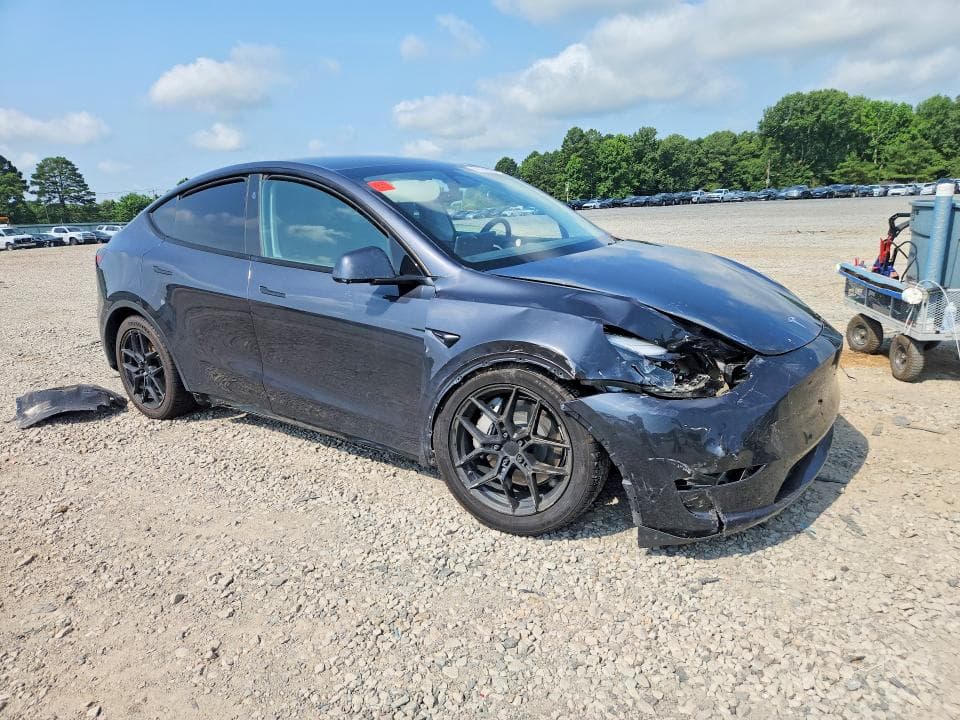 2024 TESLA MODEL Y 4
